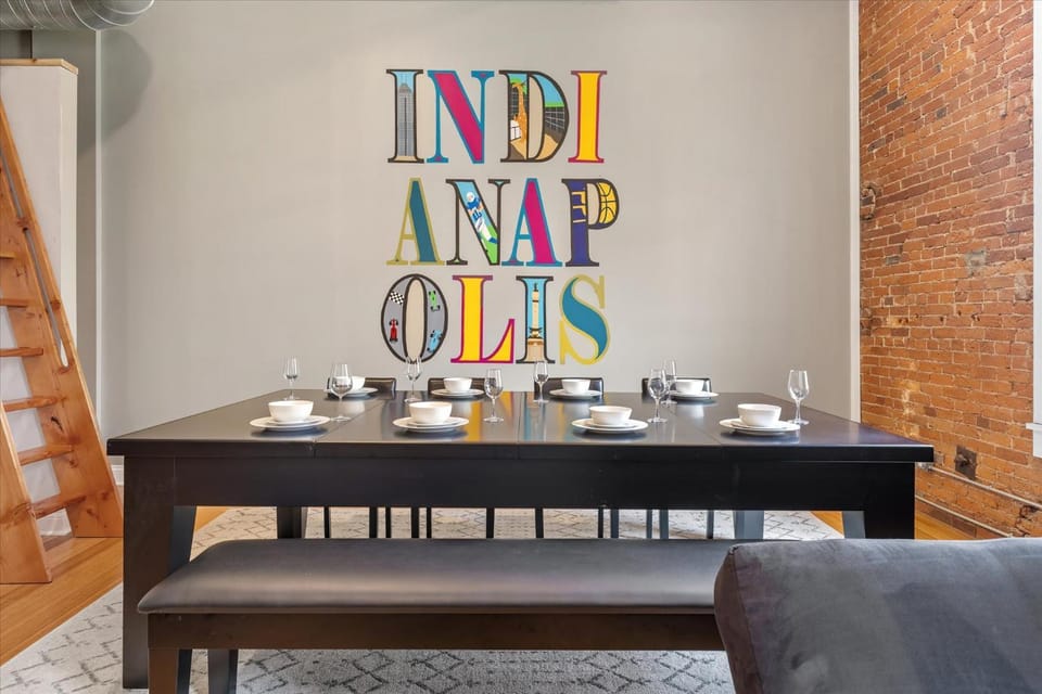 Modern Loft next to Georgia St and Convention Center Apartment in Indianapolis