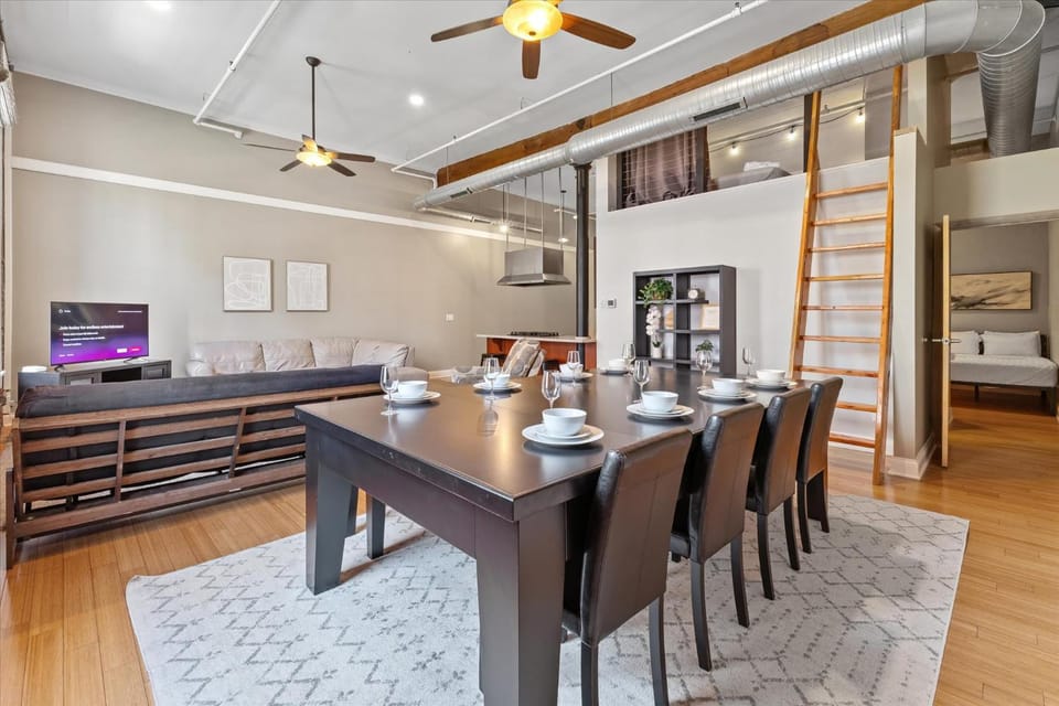 Modern Loft next to Georgia St and Convention Center Apartment in Indianapolis