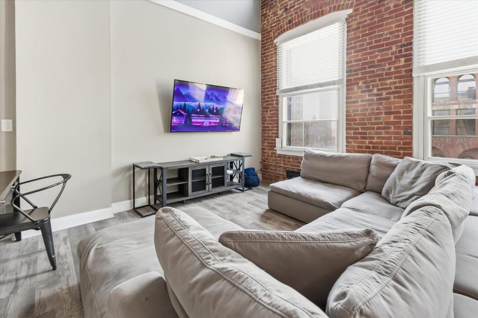 The Top Floor Penthouse 4 BR 3 Bath 2 000 Sq Ft Apartment in Indianapolis