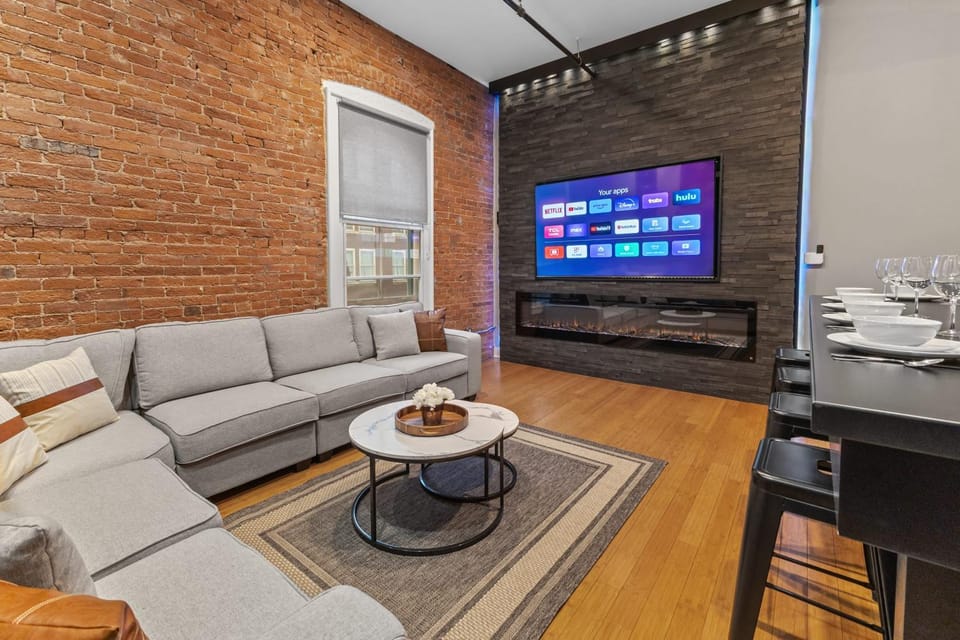 Top Floor Loft by Convention Center Smart Home Apartment in Indianapolis
