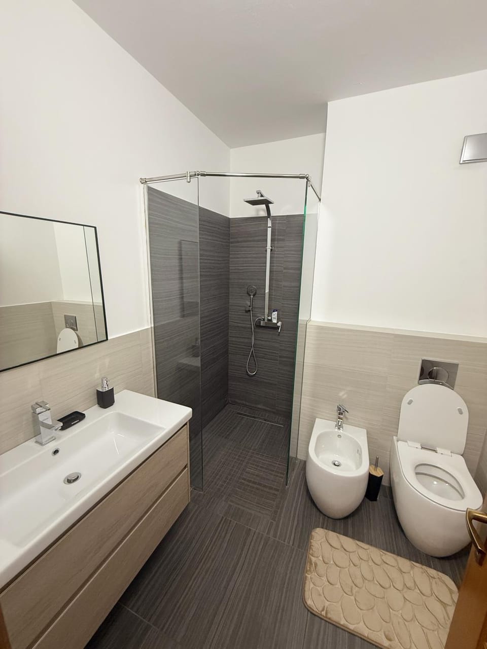 The downtown escape apartment in the Heart of Tirana Apartment in Tirana