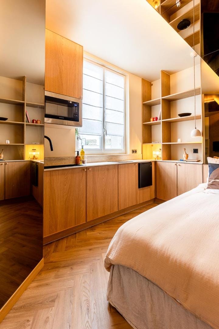 Bed, Kitchen or kitchenette