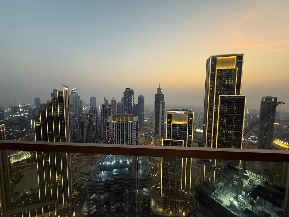 Downtown Luxury - 4 Minutes Walk to Dubai Mall & Burj Khalifa Apartment in Dubai