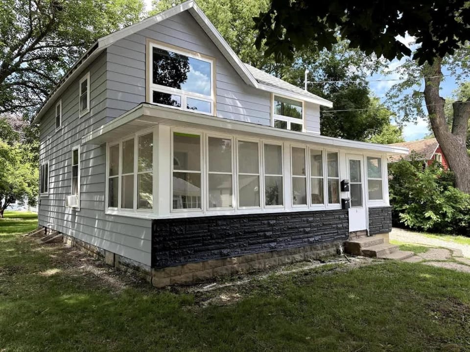 Cozy Retreat Near Spirit Lake 1 BD Sleeps 4 Apartment in Spirit Lake