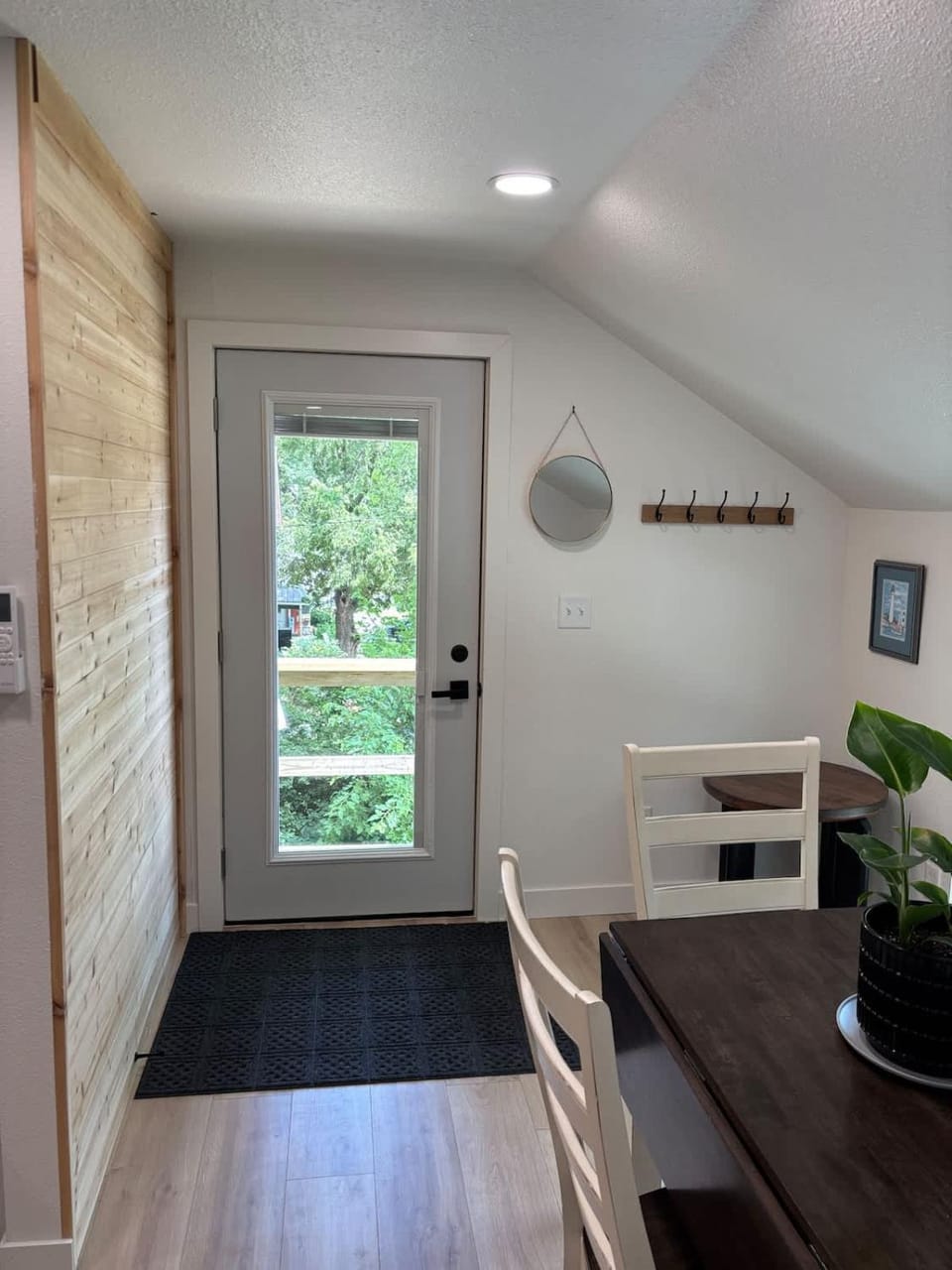 Cozy Retreat Near Spirit Lake 1 BD Sleeps 4 Apartment in Spirit Lake