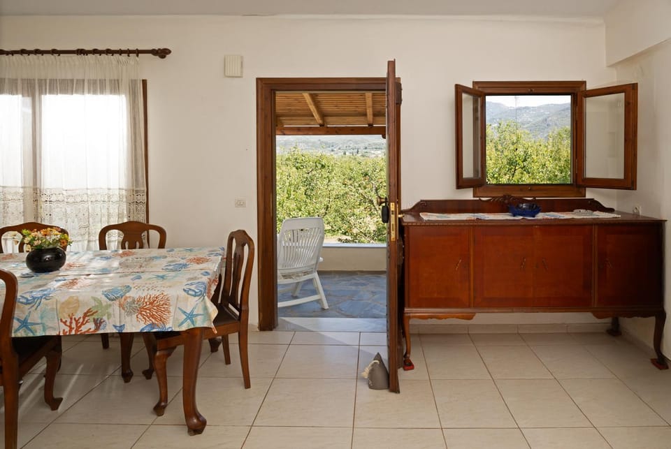 Facade/entrance, Dining area