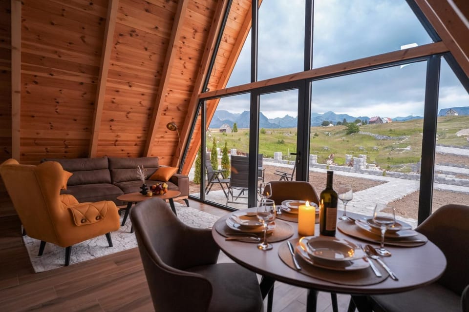 Dining area, Inner courtyard view