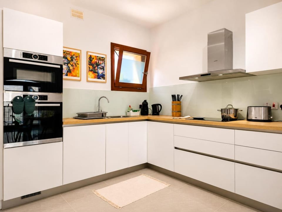 Coffee/tea facilities, Kitchen or kitchenette, kitchen