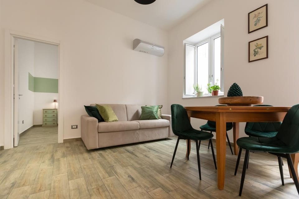 Living room, Seating area, Dining area, air conditioner