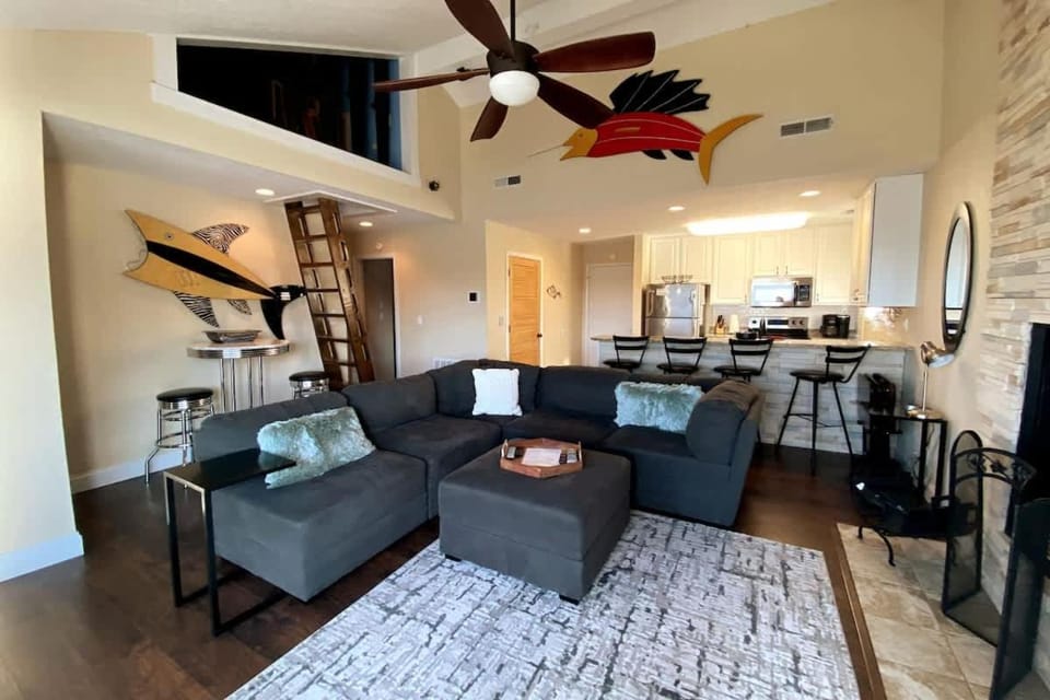 WOW Location Incredible Views House in Osage Beach