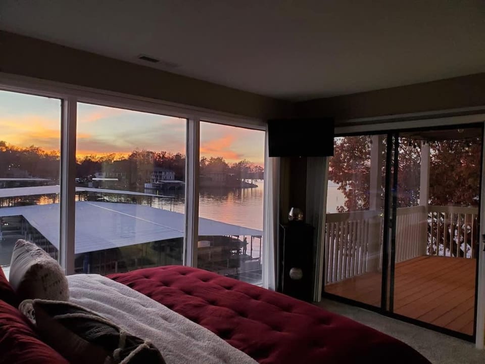 Lake Life Reimagined -best location best view 17mm House in Osage Beach