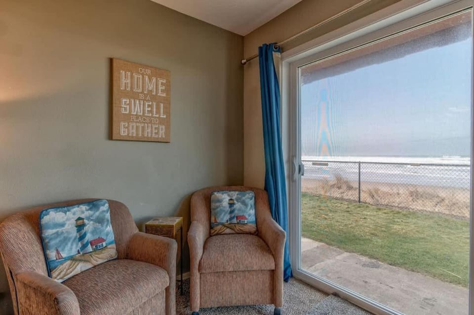 Ground Floor Beachfront Condo Suite - Sleeps 4 - Sauna and Pool House in Lincoln City