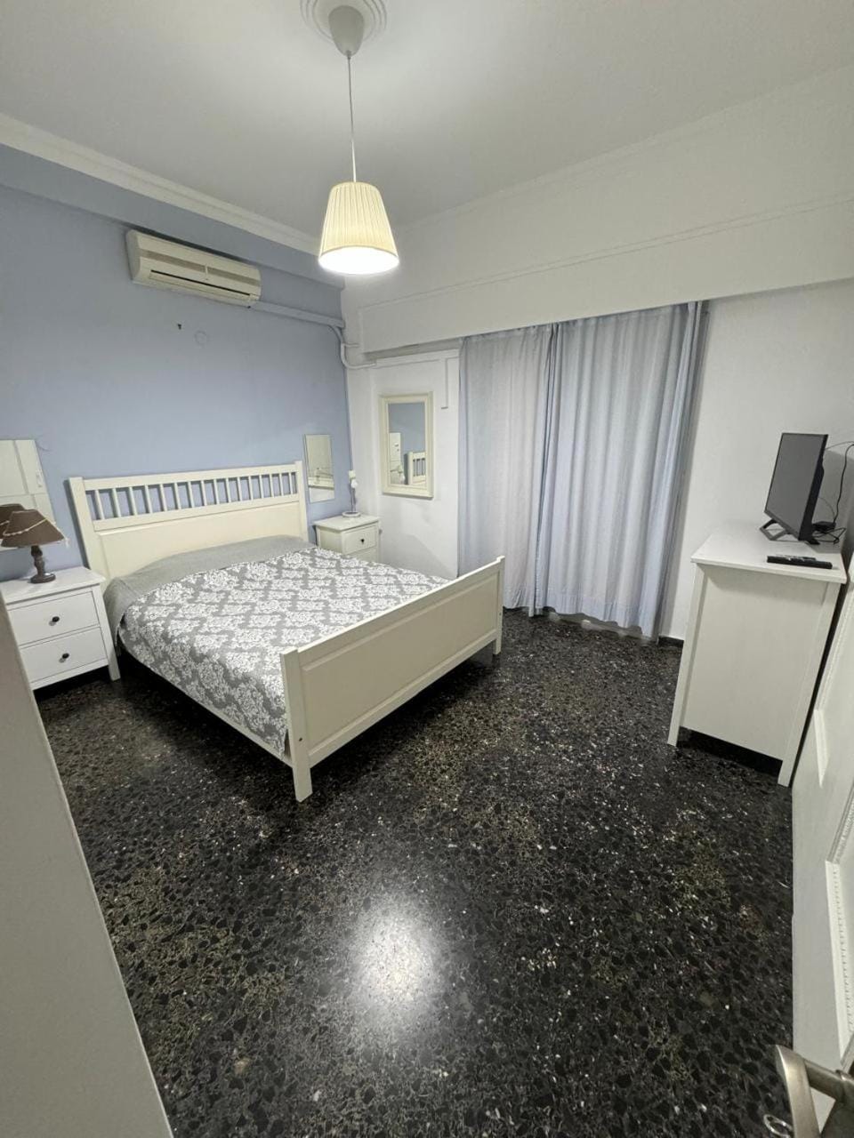 Bed, TV and multimedia, Photo of the whole room, Bedroom, air conditioner