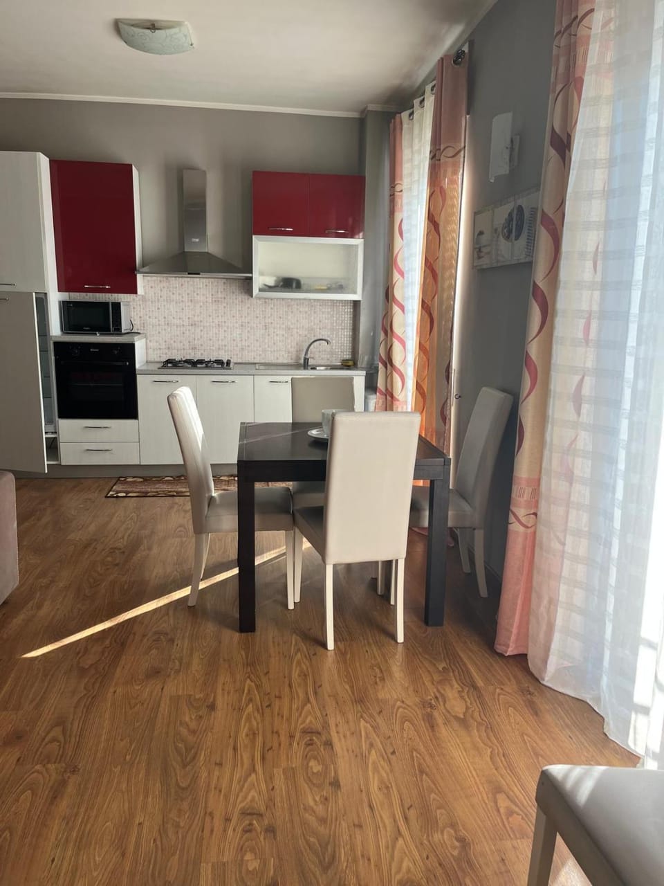 Kitchen or kitchenette, Dining area, oven, stove