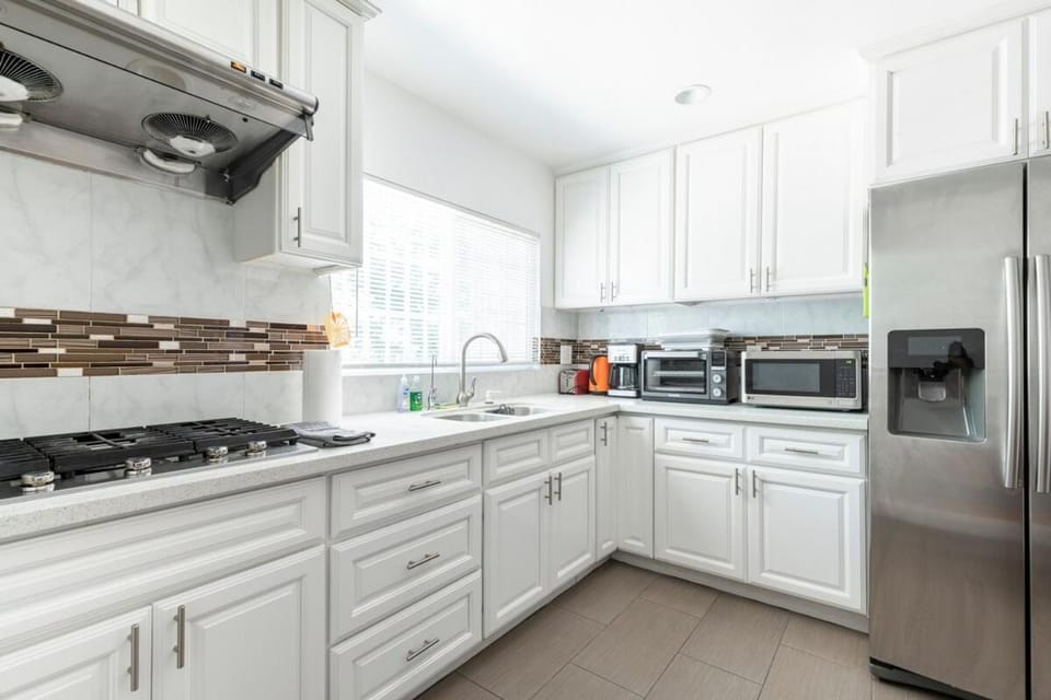 Ideal 4BR2BA Home for Family Vacations Apartment in Alhambra