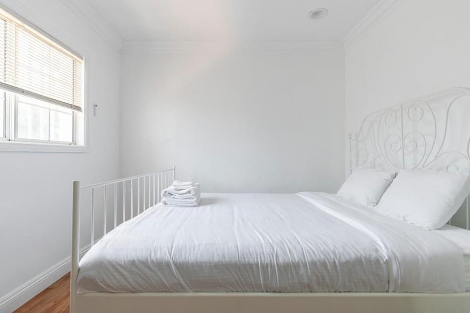 Ideal 4BR2BA Home for Family Vacations Apartment in Alhambra