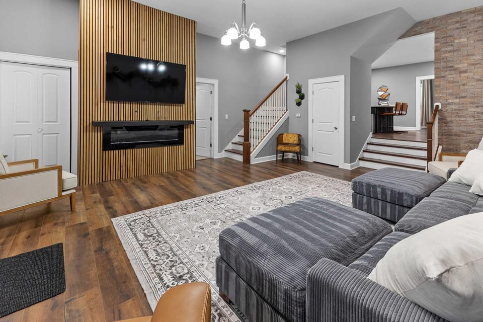 Spacious Downtown Retreat Near the Childrens Museum House in Indianapolis