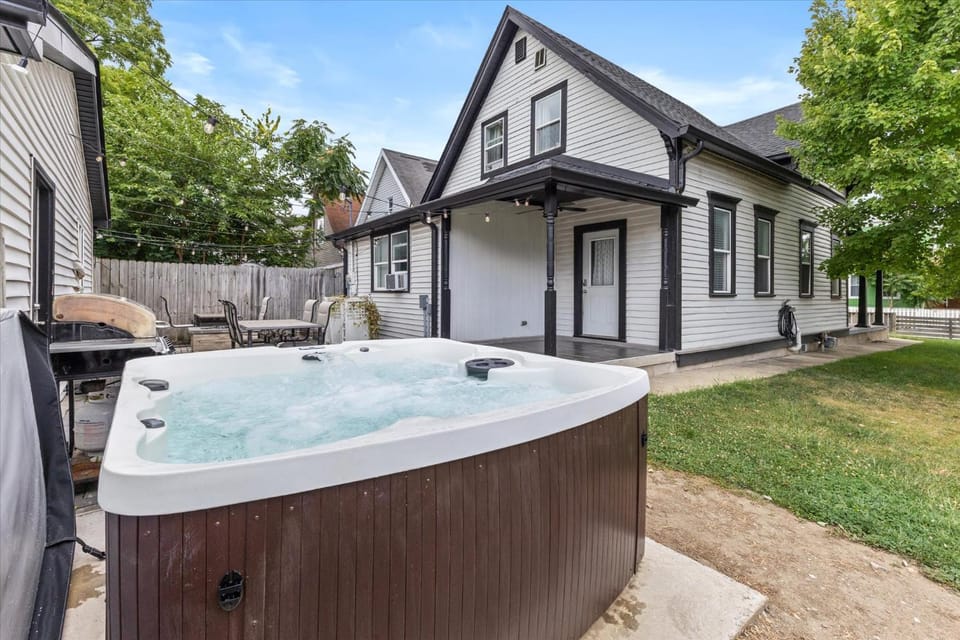 Farm House Downtown Indianapolis House in Indianapolis