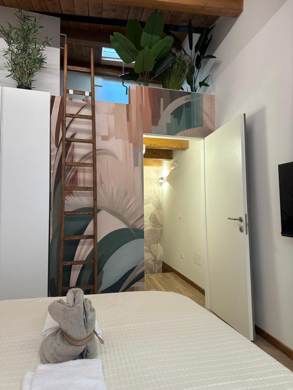 Bedroom, wardrobe