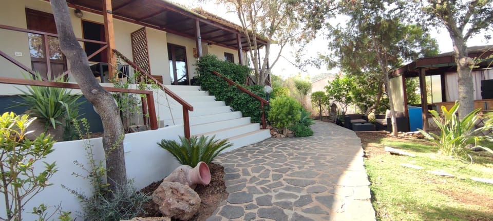 Property building, Day, Garden, Garden view, Street view