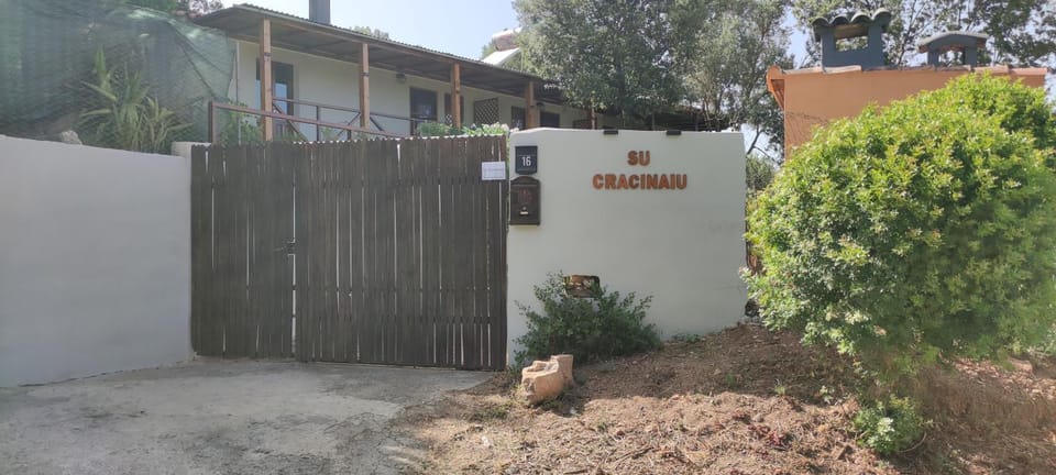 Property building, Day, Garden, Garden view