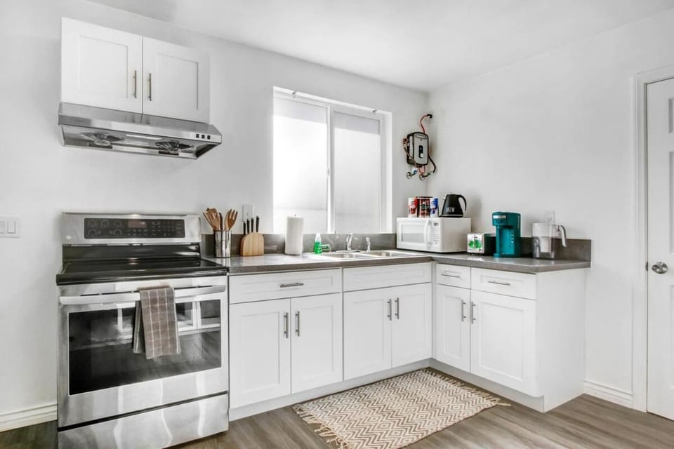 Cozy Guesthouse near Downtown Alhambra Apartment in Alhambra