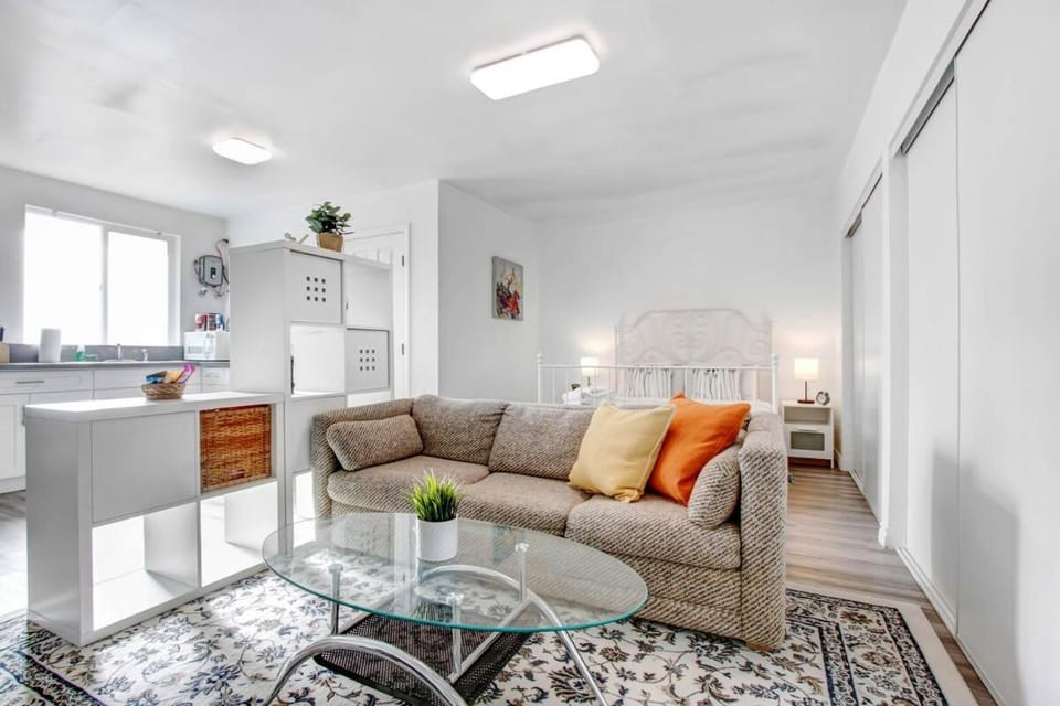 Cozy Guesthouse near Downtown Alhambra Apartment in Alhambra