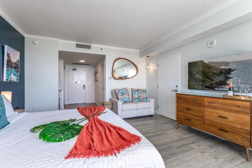 Sunset Suite Skyline Views King and Twin Sofa Includes Parking Apartment in Coconut Grove