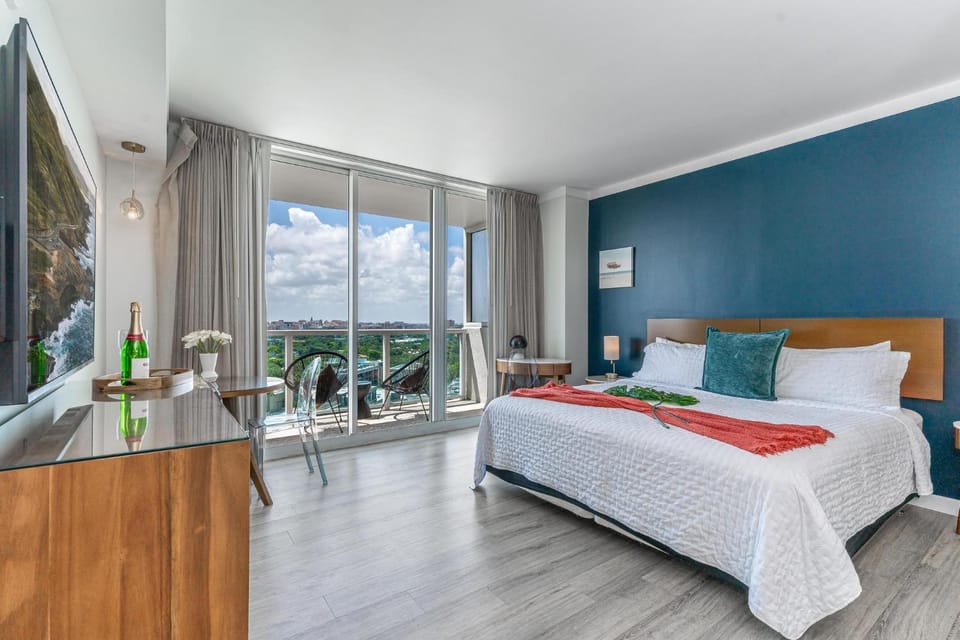 Sunset Suite Skyline Views King and Twin Sofa Includes Parking Apartment in Coconut Grove