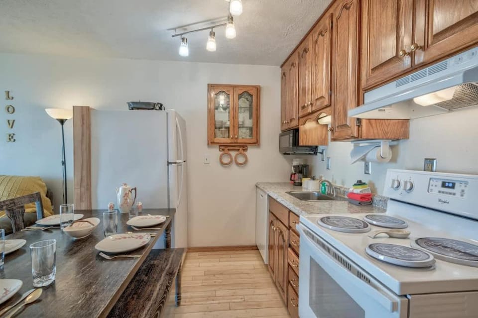 Beachfront Suite On The Ground Floor - Sleeps 4 - Pool and Sauna House in Lincoln City