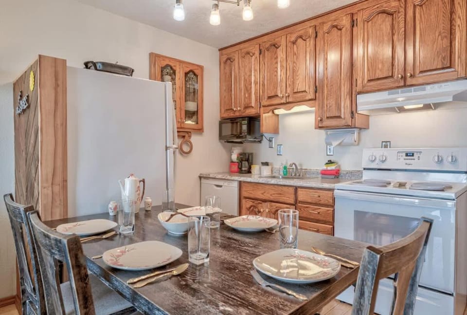 Beachfront Suite On The Ground Floor - Sleeps 4 - Pool and Sauna House in Lincoln City