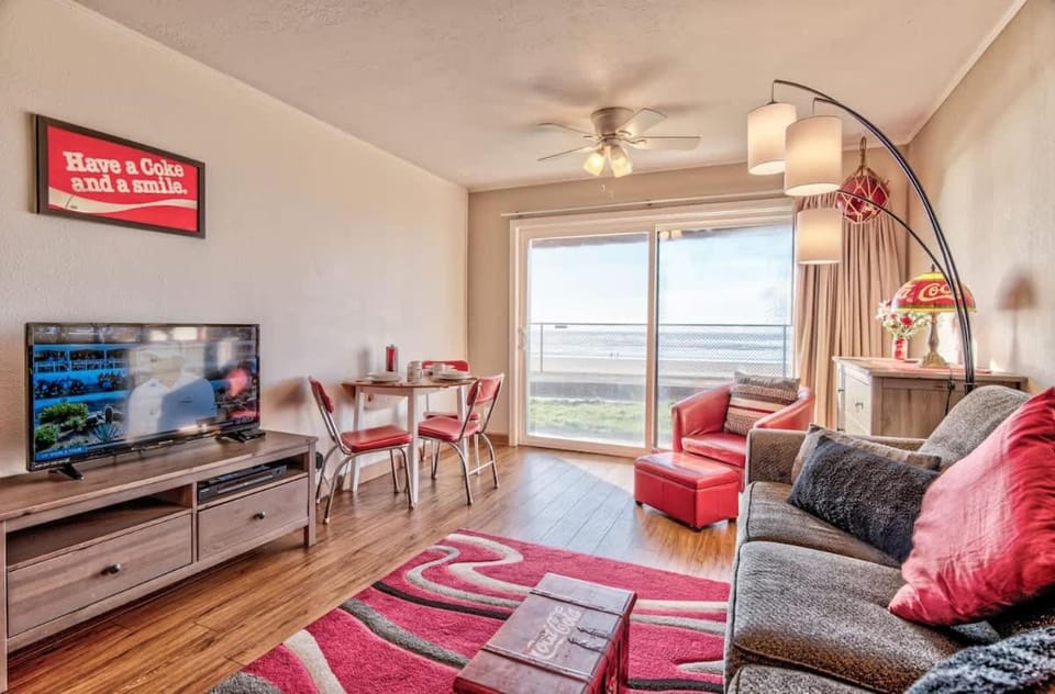 Beachfront Suite - Ground Floor - Pool and Sauna House in Lincoln City