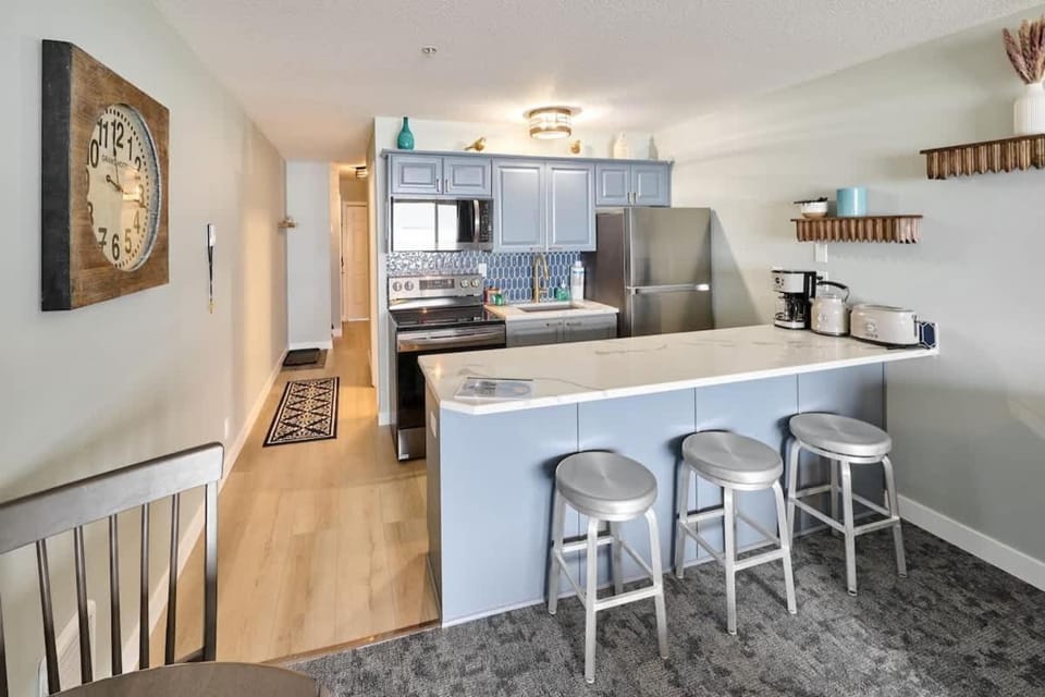 Remodeled Oceanfront Suite - Pool, Sauna, and Ocean Views House in Lincoln City