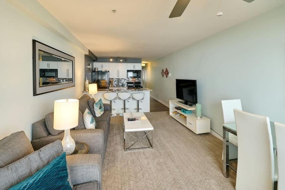 Premium Second Floor Beachfront Suite - Sleeps 4 - Pool and Sauna House in Lincoln City