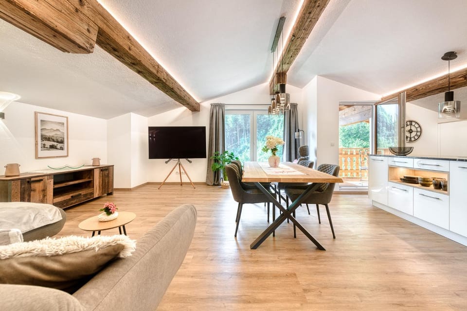 Living room, Dining area, kitchen