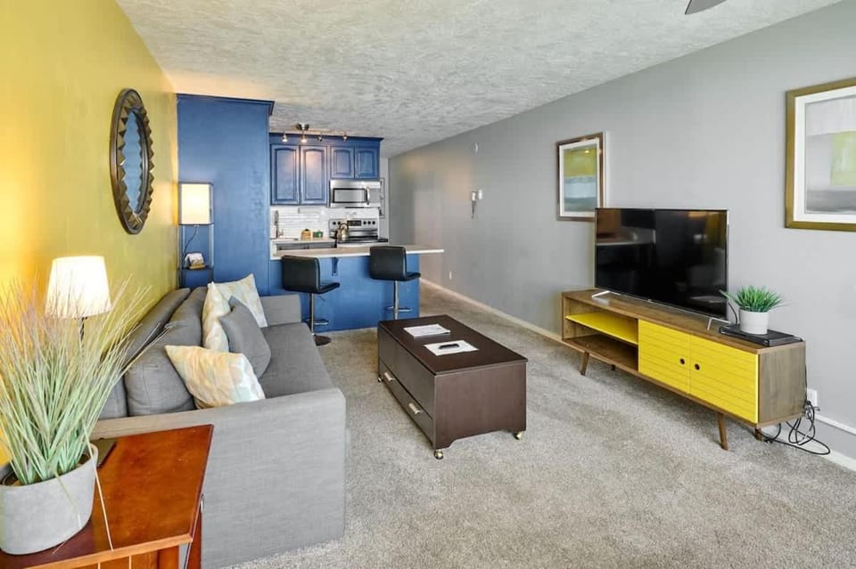 Beachfront Suite - Second Floor - Sleeps 4 - Pool and Sauna House in Lincoln City