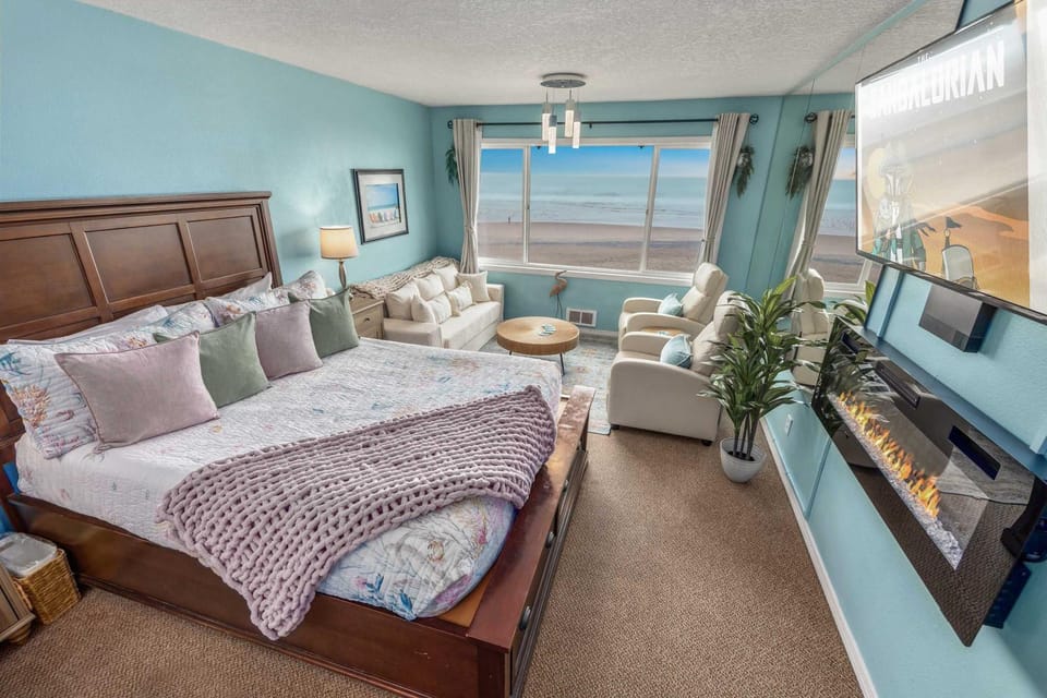 Stunning Beachfront Suite - Sleeps 6 - Second Floor - Pool and Sauna House in Lincoln City