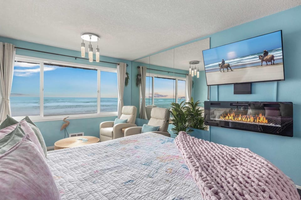 Stunning Beachfront Suite - Sleeps 6 - Second Floor - Pool and Sauna House in Lincoln City