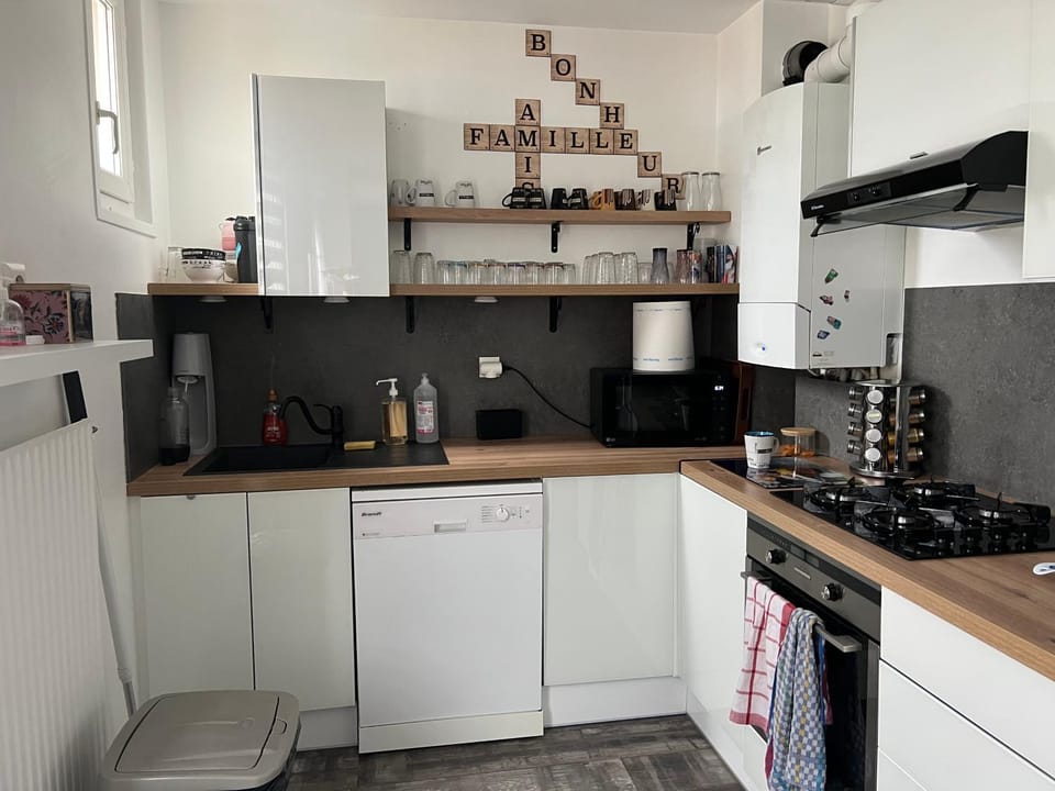 Chambre avec espaces communs-proche du circuit des 24h Vacation rental in Le Mans
