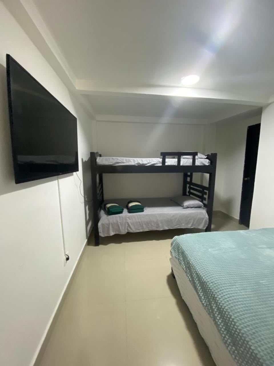 TV and multimedia, Photo of the whole room, Bedroom