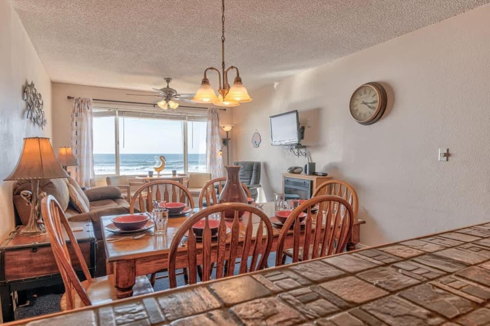 Stunning Beachfront Suite - Sleeps 4 - Second Floor - Pool and Sauna House in Lincoln City