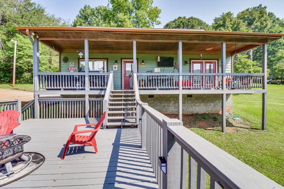 Hiawassee Cabin Near Lake Chatuge + AT Trailheads Cabin in Georgia
