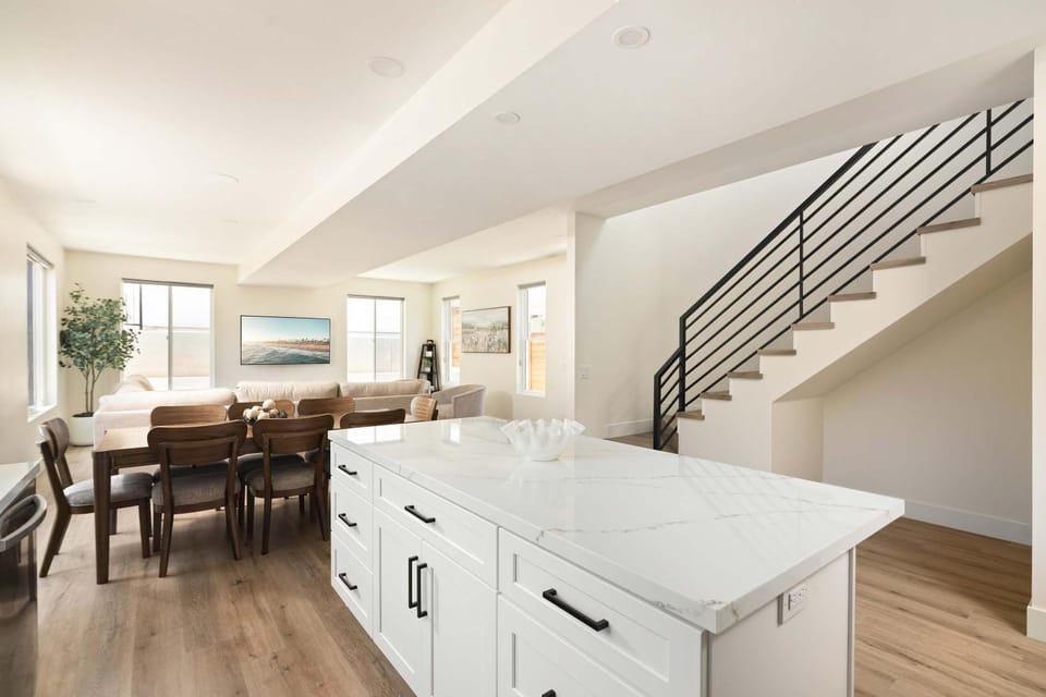 Ocean Beach Getaway with Peek Views House in Ocean Beach