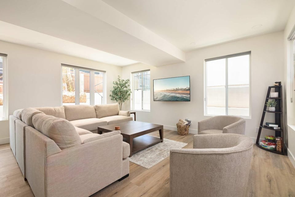 Ocean Beach Getaway with Peek Views House in Ocean Beach