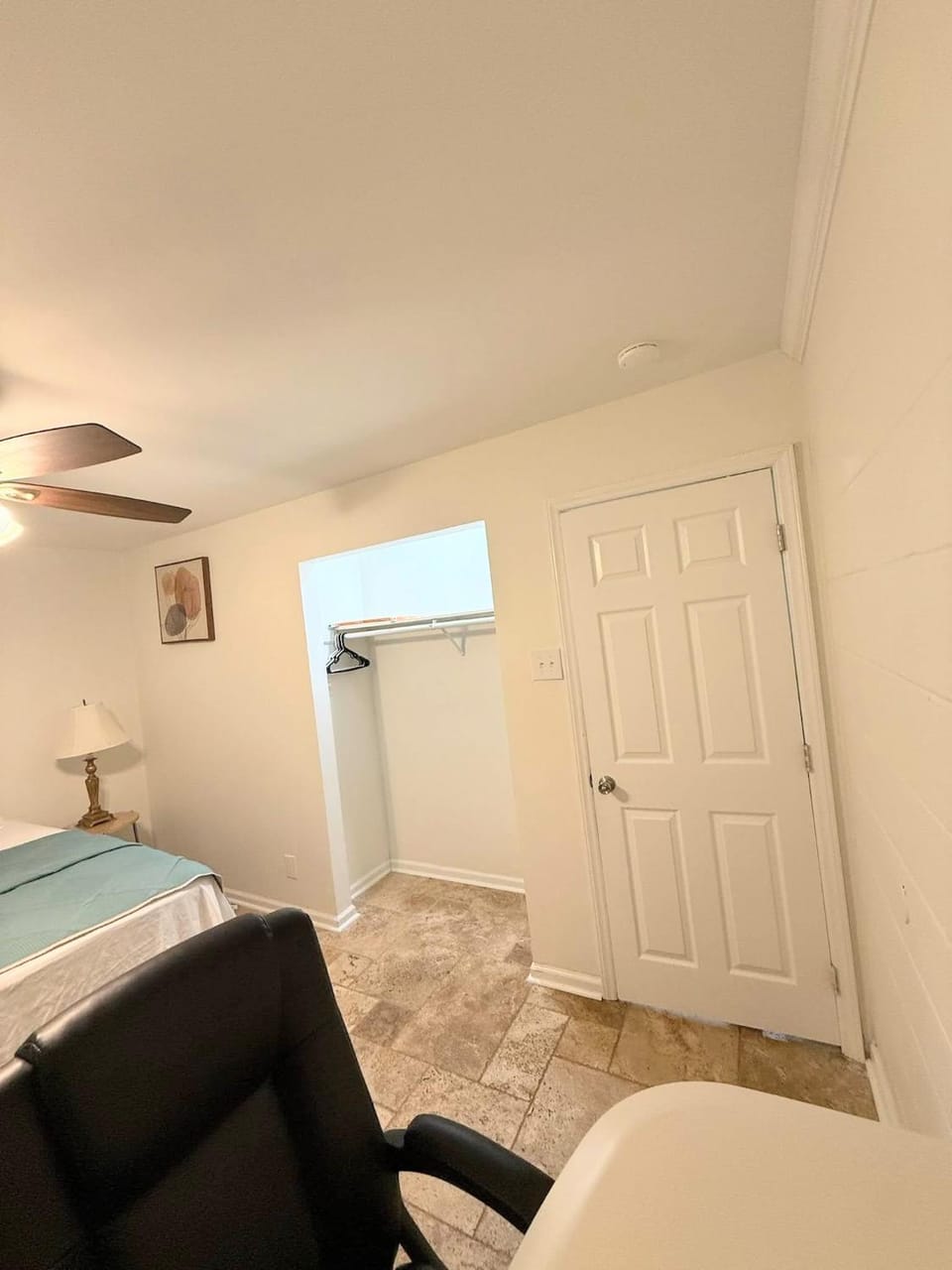 Renovated 2 Bedroom in Durham! Superhost! House in Durham