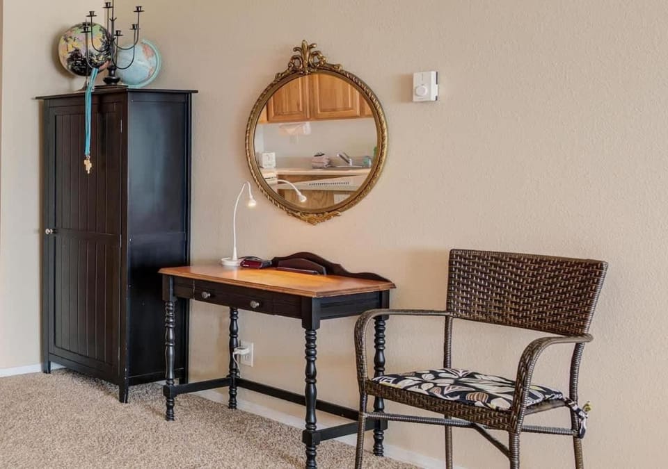 Spacious Beachfront Suite - Sleeps 8 - Top Floor - Pool and Sauna House in Lincoln City