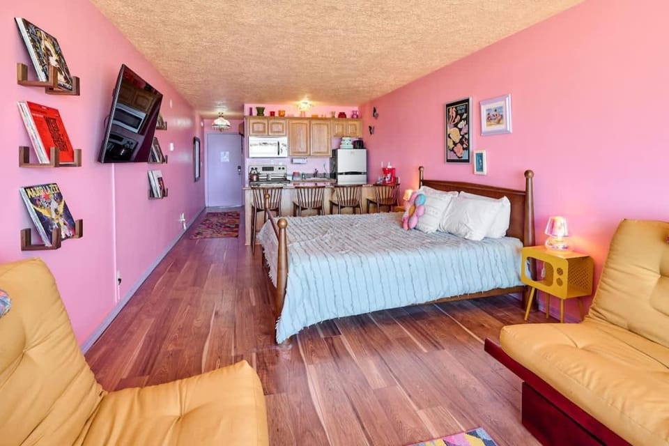 Groovy Oceanfront Suite - Top Floor - Pool and Sauna - Sleeps 4 House in Lincoln City