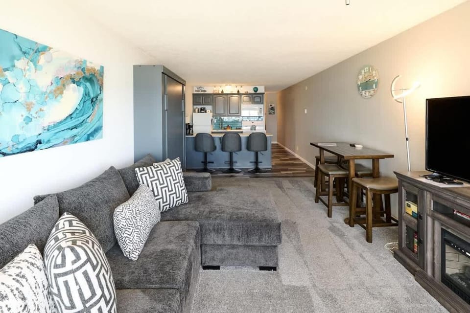 Amazing Top Floor Oceanfront Suite - Pool and Sauna - Sleeps 4 House in Lincoln City