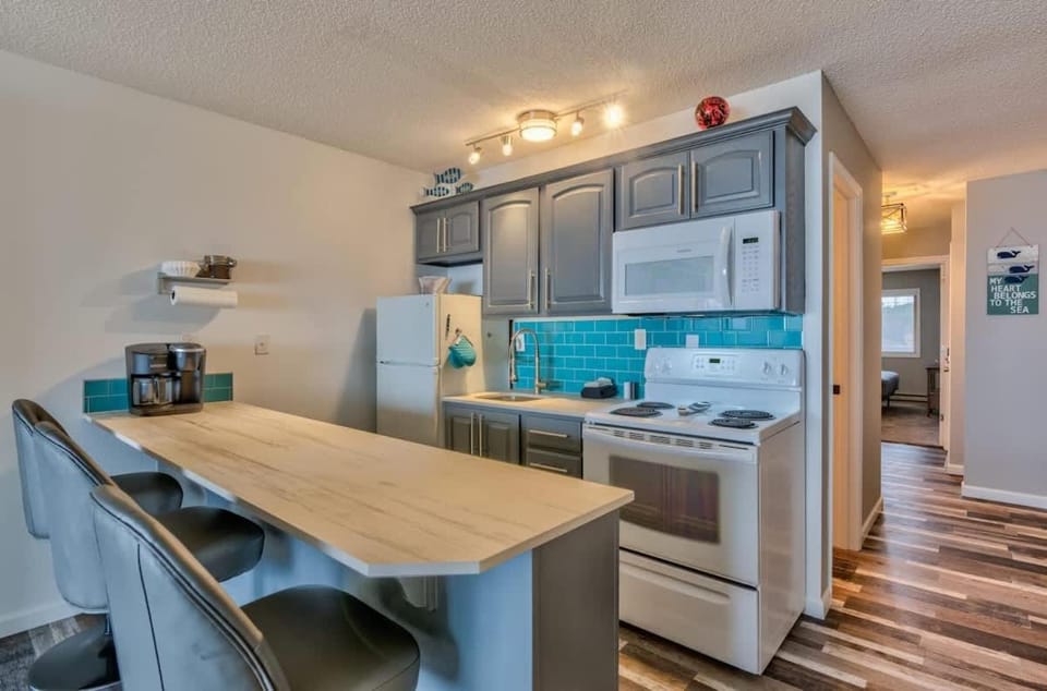 Amazing Top Floor Oceanfront Suite - Pool and Sauna - Sleeps 4 House in Lincoln City