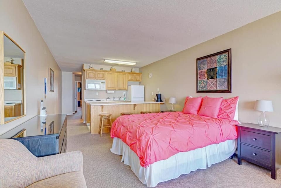 Spacious Top Floor Oceanfront Suite - Pool and Sauna - Sleeps 4 House in Lincoln City